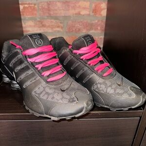 Nike Shox Women's 8.5 Black w/ Leopard Reflective Mesh & Hot Pink Laces